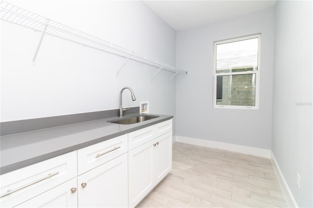 For Sale: $537,000 (3 beds, 2 baths, 1701 Square Feet)