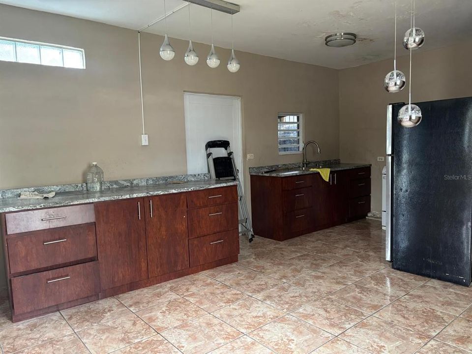 待售: $129,000 (2 贝兹, 1 浴室, 1200 平方英尺)