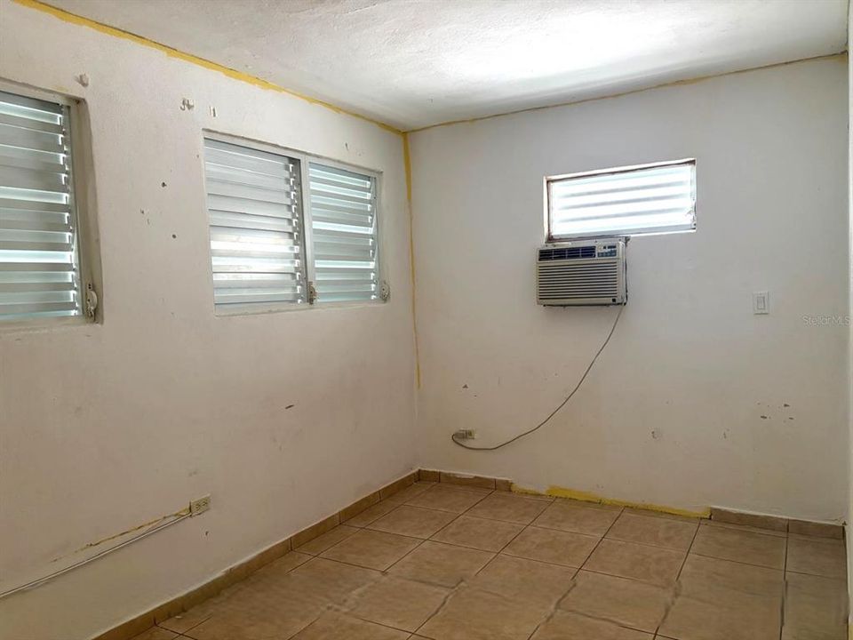 待售: $129,000 (2 贝兹, 1 浴室, 1200 平方英尺)