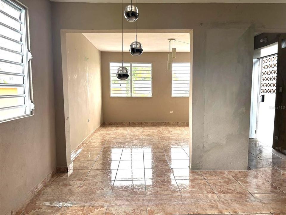 待售: $129,000 (2 贝兹, 1 浴室, 1200 平方英尺)