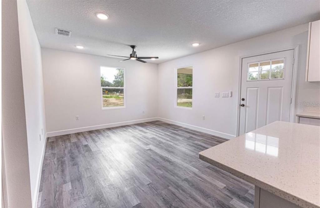 En Venta: $227,000 (3 camas, 2 baños, 1068 Pies cuadrados)