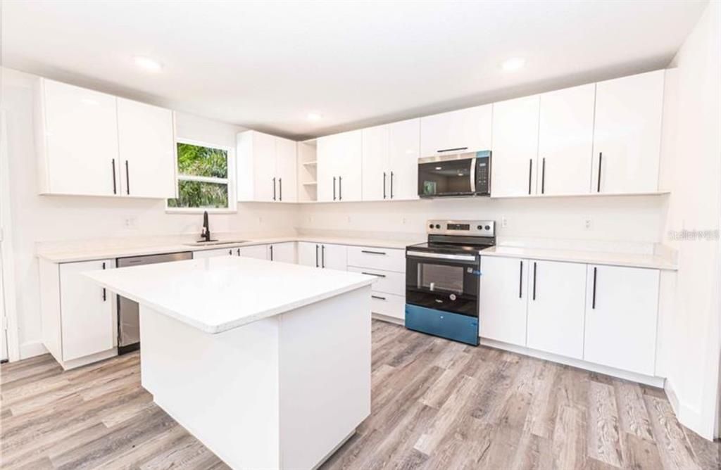 En Venta: $227,000 (3 camas, 2 baños, 1068 Pies cuadrados)