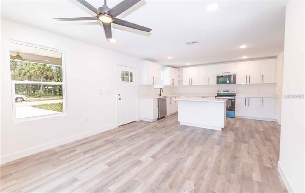 En Venta: $227,000 (3 camas, 2 baños, 1068 Pies cuadrados)