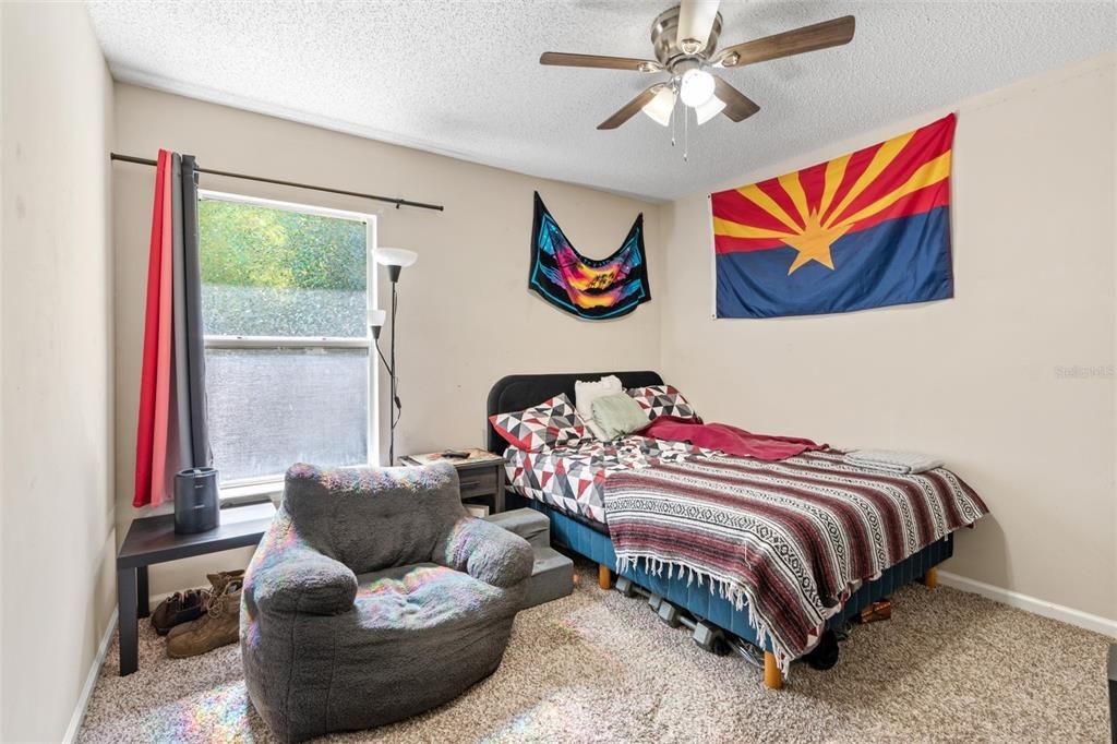 En Venta: $369,000 (4 camas, 2 baños, 1954 Pies cuadrados)