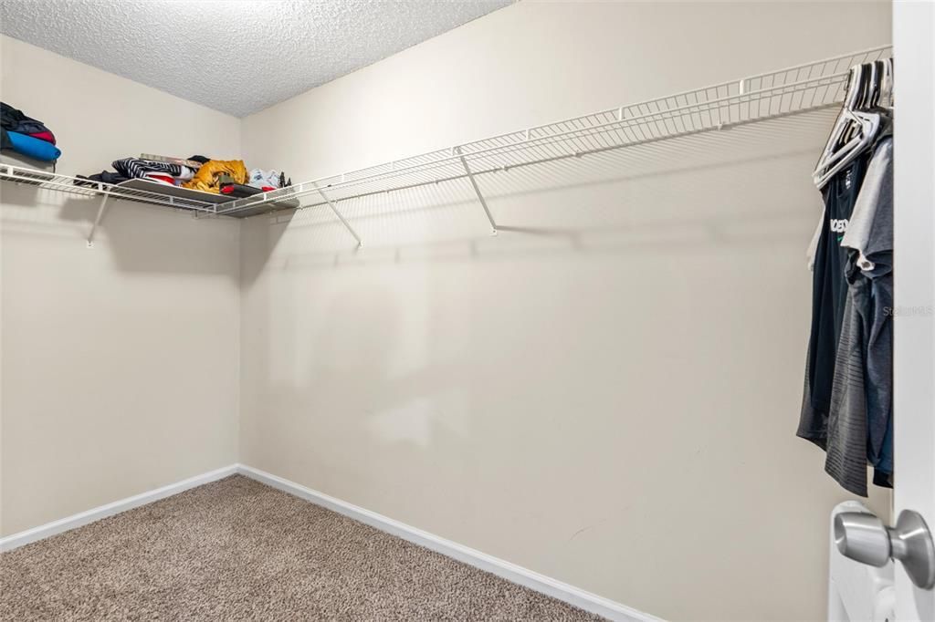 En Venta: $369,000 (4 camas, 2 baños, 1954 Pies cuadrados)