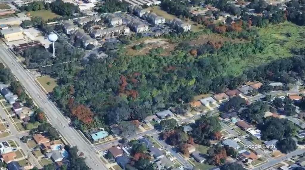 待售: $924,000 (2.06 acres)