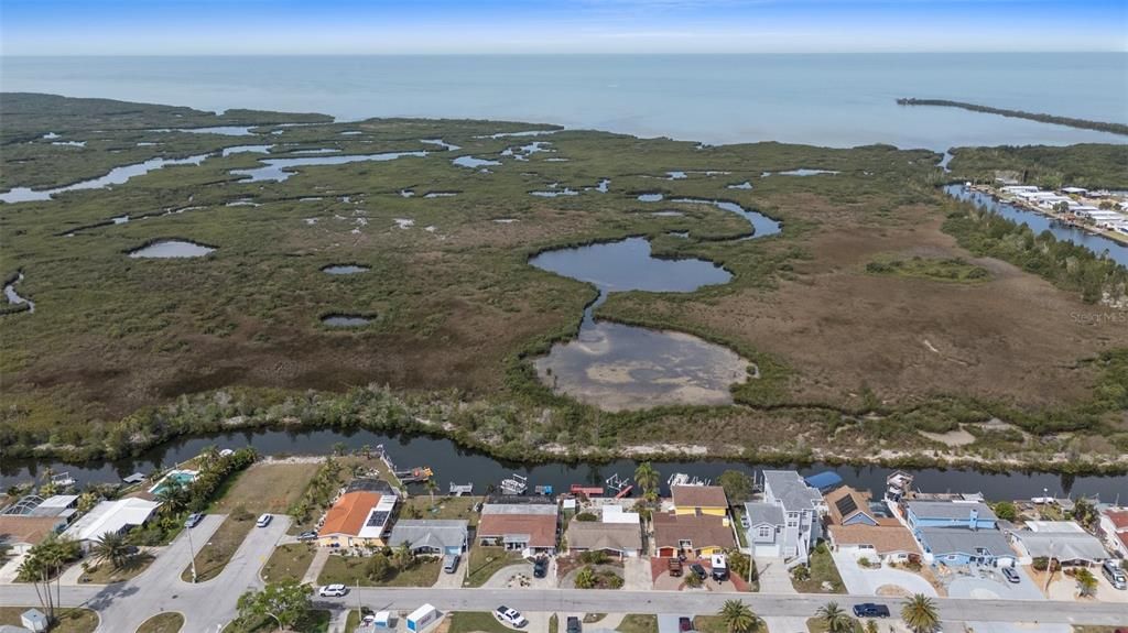 For Sale: $275,000 (2 beds, 1 baths, 1036 Square Feet)