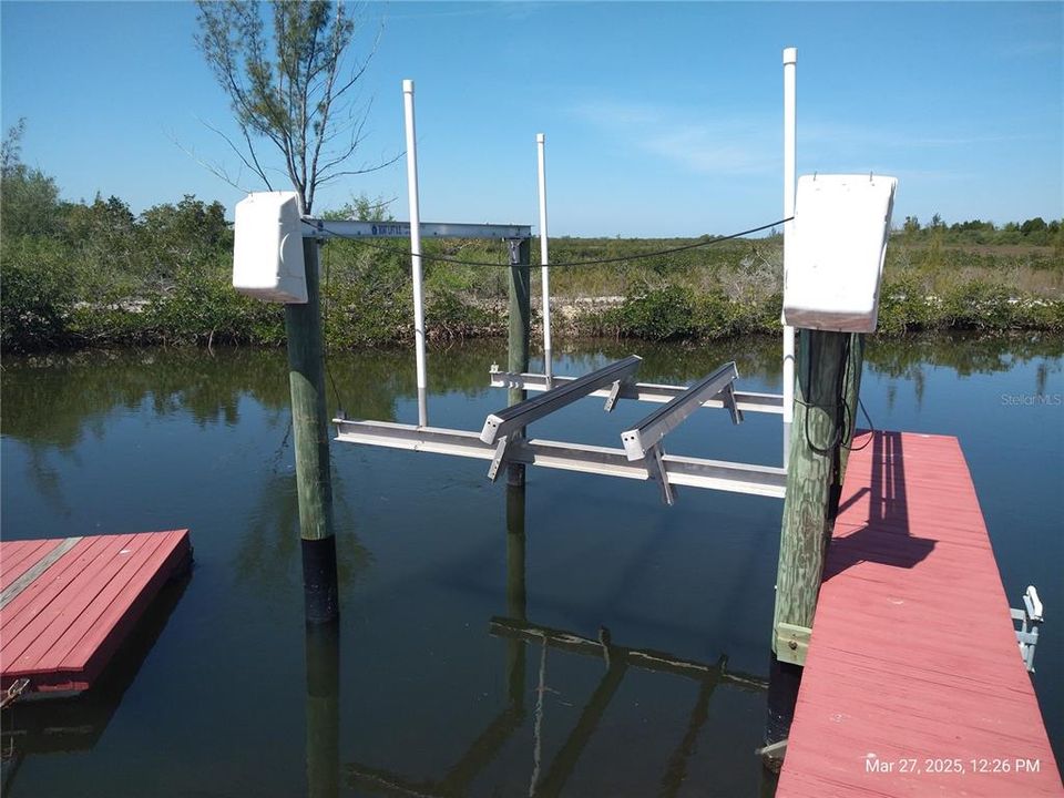 For Sale: $275,000 (2 beds, 1 baths, 1036 Square Feet)