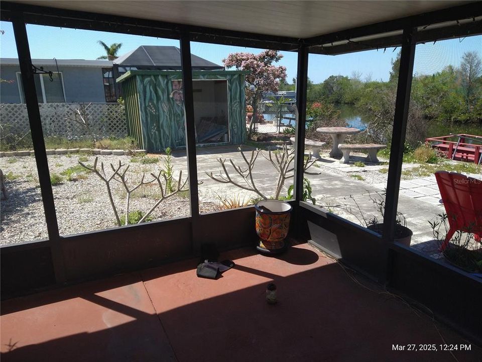 For Sale: $275,000 (2 beds, 1 baths, 1036 Square Feet)