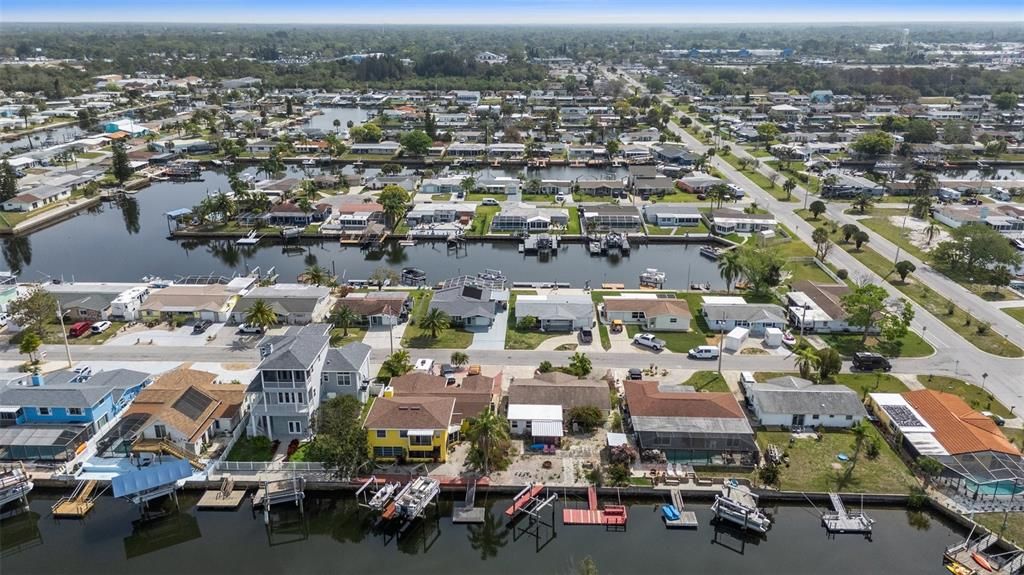 For Sale: $275,000 (2 beds, 1 baths, 1036 Square Feet)