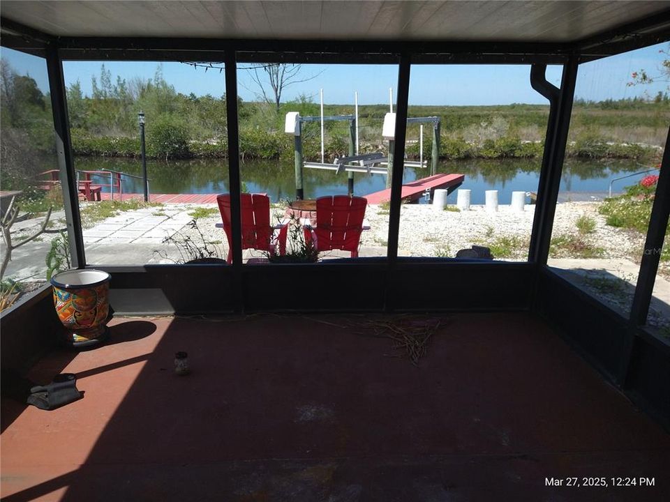 For Sale: $275,000 (2 beds, 1 baths, 1036 Square Feet)