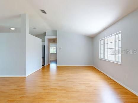 Activo con contrato: $268,900 (3 camas, 2 baños, 1760 Pies cuadrados)