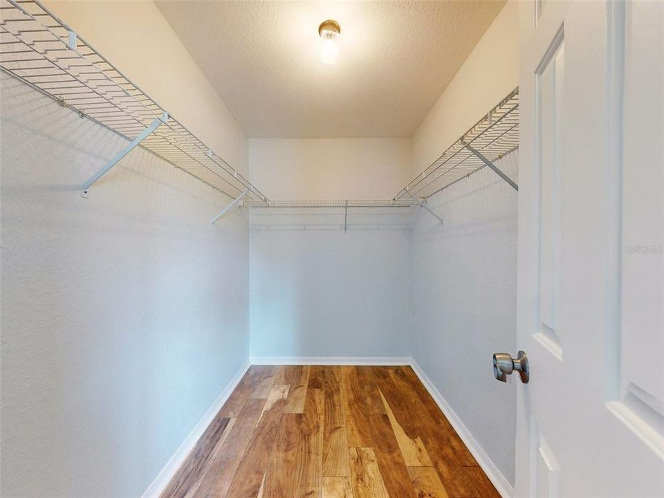 Activo con contrato: $268,900 (3 camas, 2 baños, 1760 Pies cuadrados)