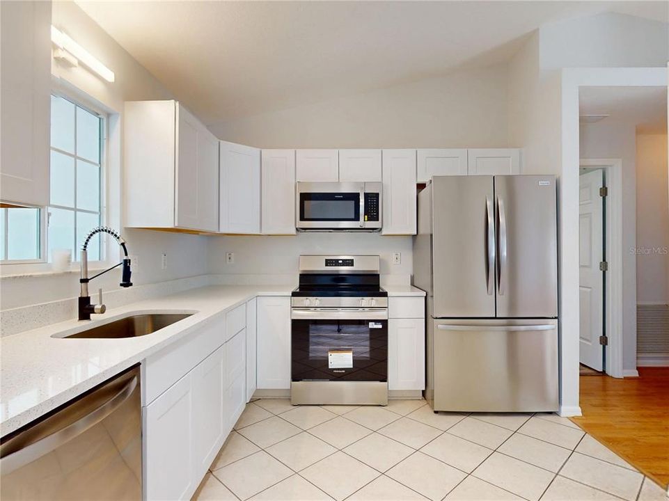 Activo con contrato: $268,900 (3 camas, 2 baños, 1760 Pies cuadrados)