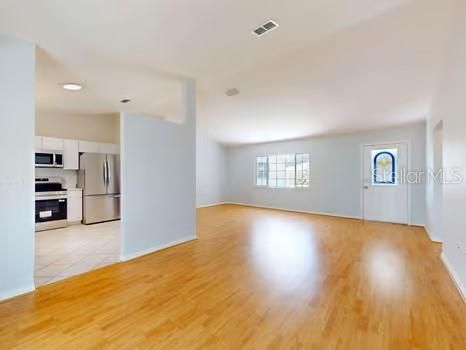 Activo con contrato: $268,900 (3 camas, 2 baños, 1760 Pies cuadrados)