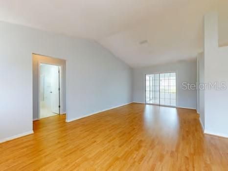 Activo con contrato: $268,900 (3 camas, 2 baños, 1760 Pies cuadrados)