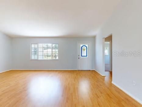 Activo con contrato: $268,900 (3 camas, 2 baños, 1760 Pies cuadrados)