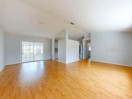 Activo con contrato: $268,900 (3 camas, 2 baños, 1760 Pies cuadrados)