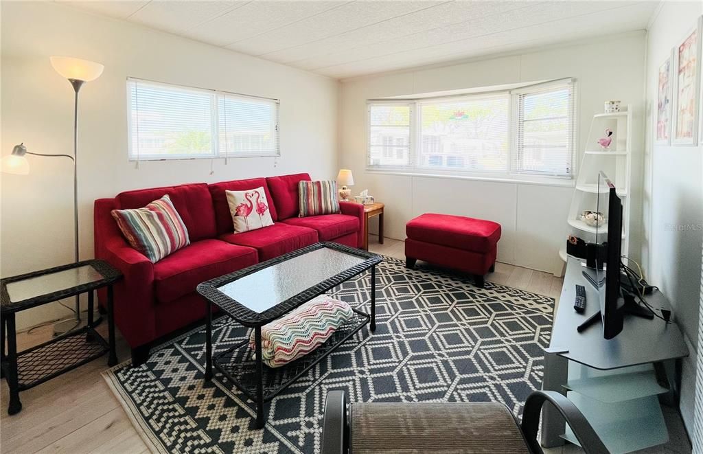 Active With Contract: $110,000 (2 beds, 1 baths, 672 Square Feet)