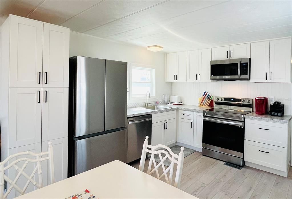 Active With Contract: $110,000 (2 beds, 1 baths, 672 Square Feet)