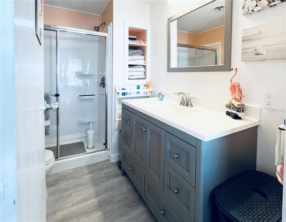 Active With Contract: $110,000 (2 beds, 1 baths, 672 Square Feet)