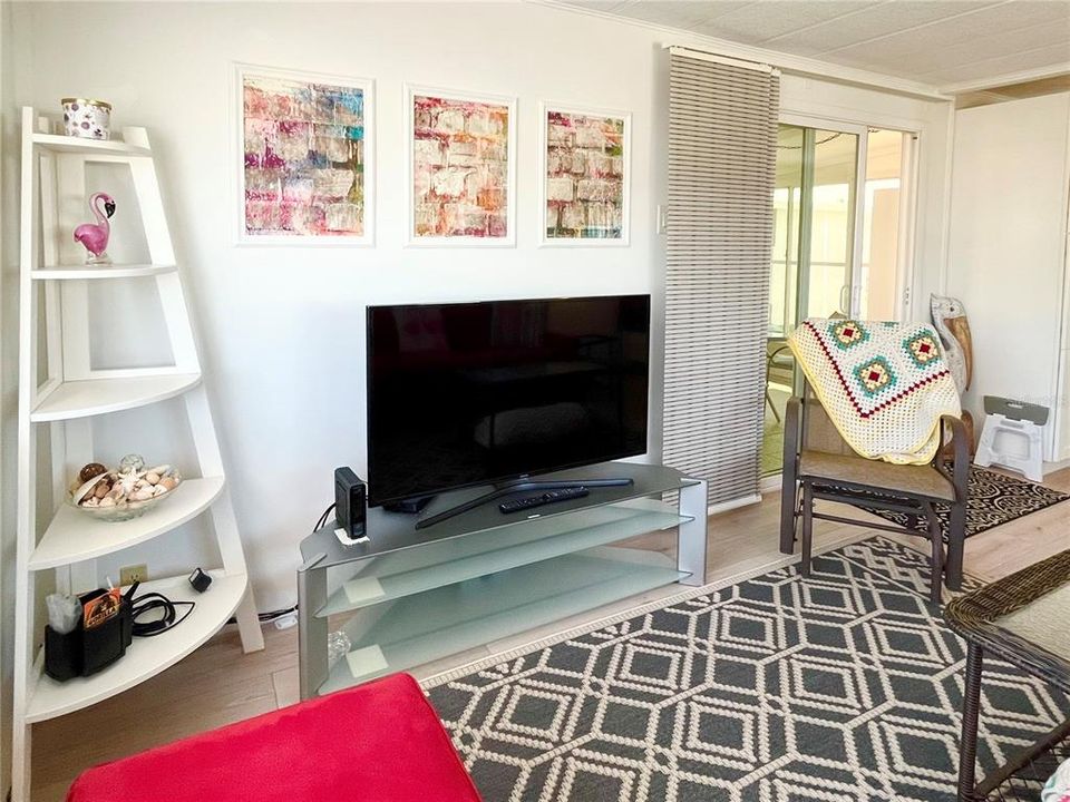 Active With Contract: $110,000 (2 beds, 1 baths, 672 Square Feet)