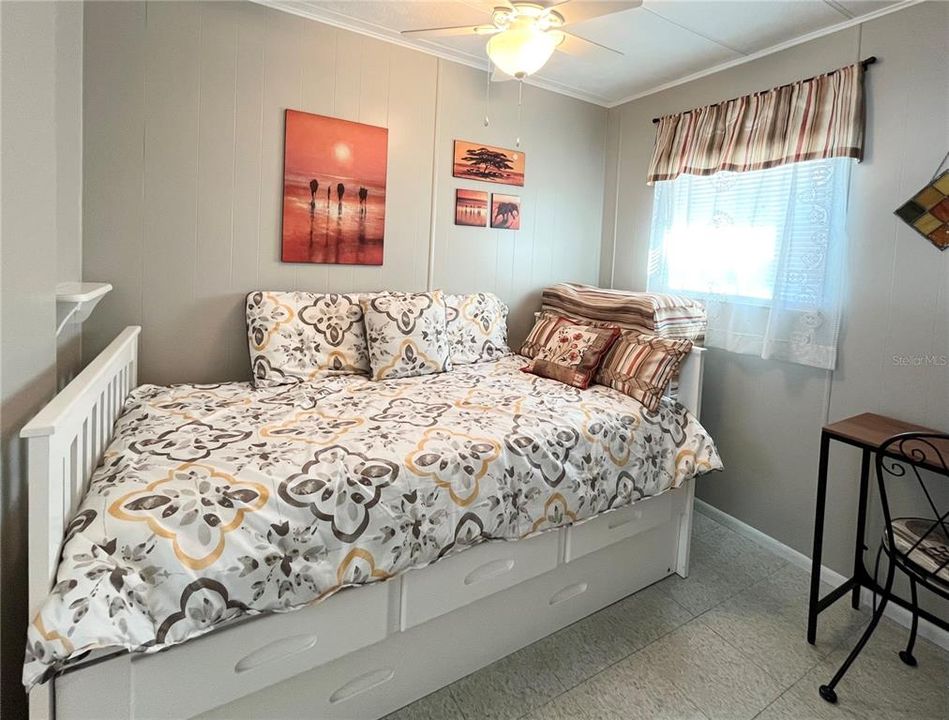 Active With Contract: $110,000 (2 beds, 1 baths, 672 Square Feet)