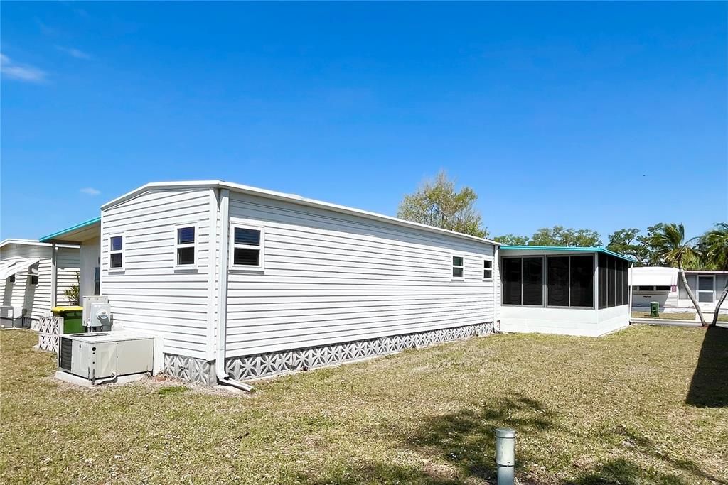 Active With Contract: $110,000 (2 beds, 1 baths, 672 Square Feet)