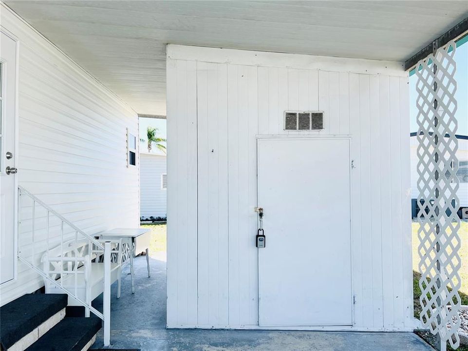 Active With Contract: $110,000 (2 beds, 1 baths, 672 Square Feet)