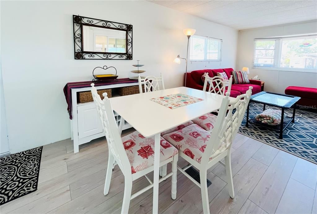 Active With Contract: $110,000 (2 beds, 1 baths, 672 Square Feet)