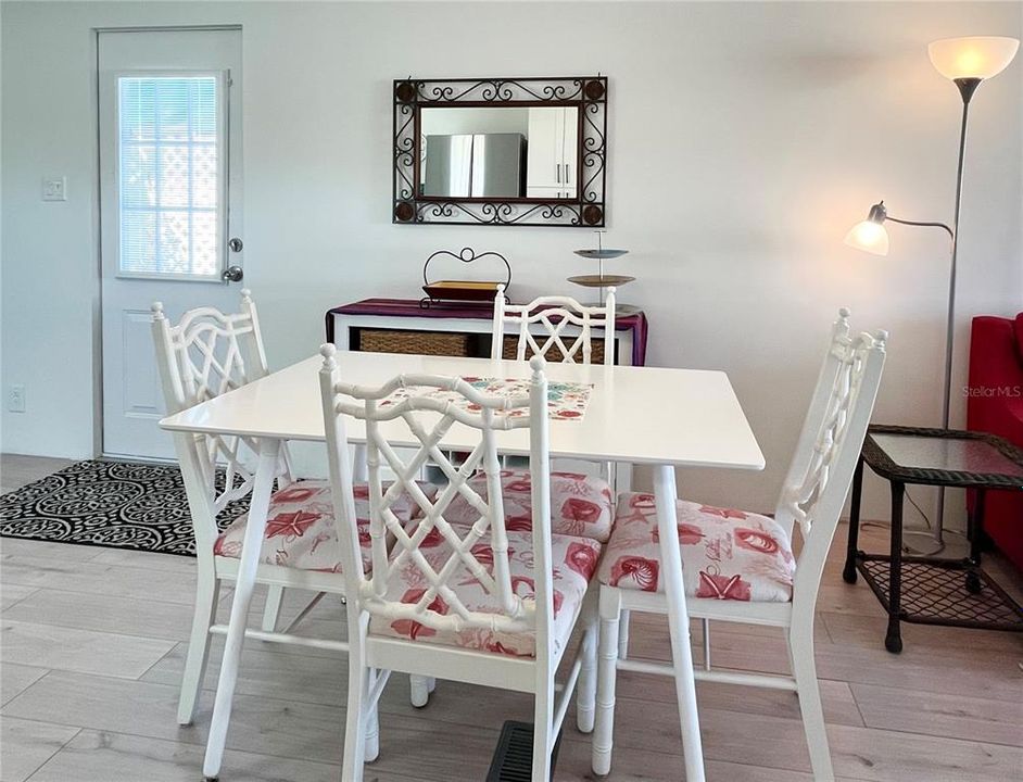 Active With Contract: $110,000 (2 beds, 1 baths, 672 Square Feet)