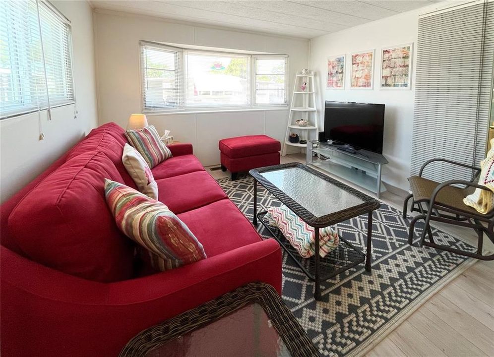 Active With Contract: $110,000 (2 beds, 1 baths, 672 Square Feet)