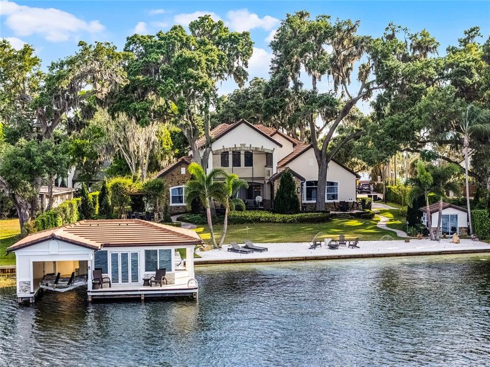 Недавно продано: $4,398,000 (5 спален, 4 ванн, 4783 Квадратных фут)