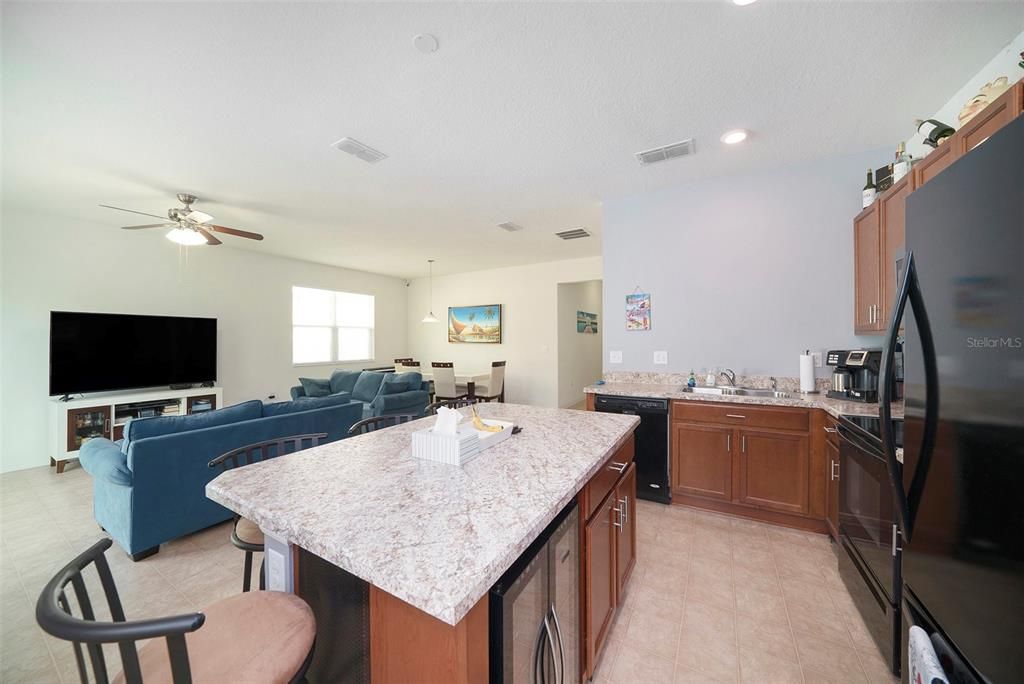 For Sale: $319,000 (3 beds, 2 baths, 1465 Square Feet)