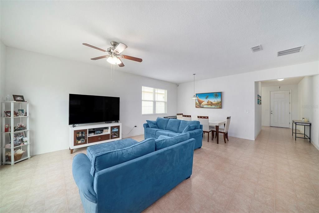 For Sale: $319,000 (3 beds, 2 baths, 1465 Square Feet)