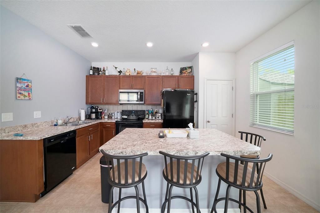 For Sale: $319,000 (3 beds, 2 baths, 1465 Square Feet)