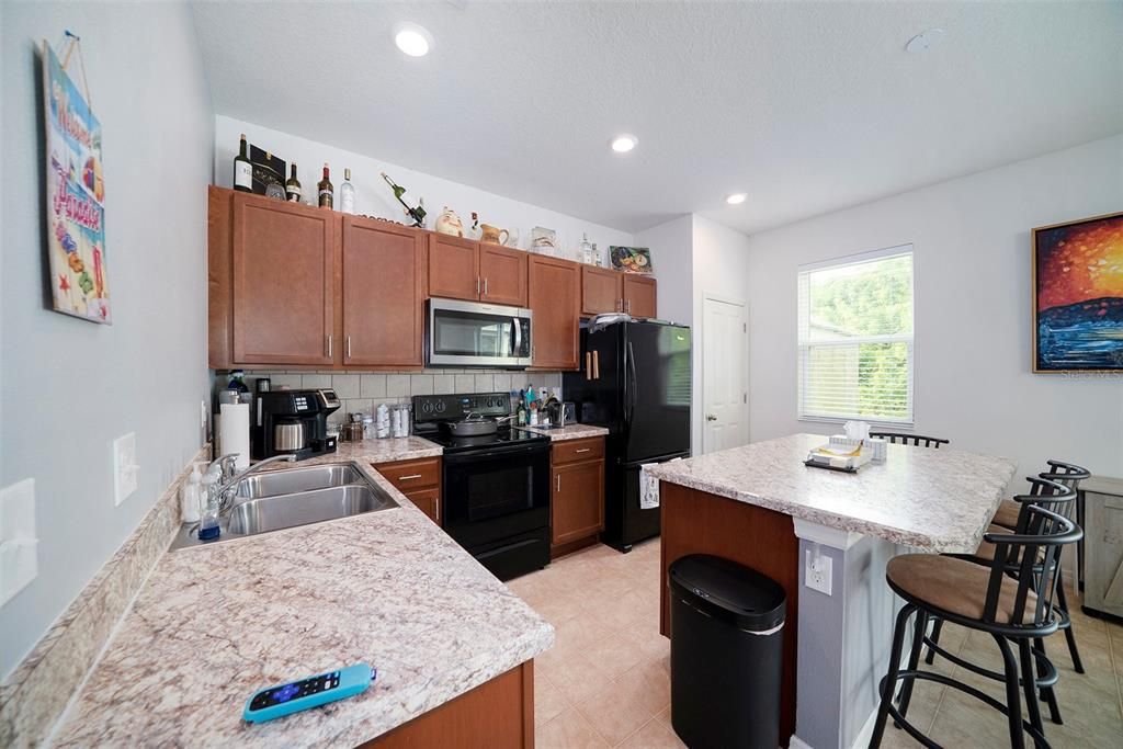 For Sale: $319,000 (3 beds, 2 baths, 1465 Square Feet)