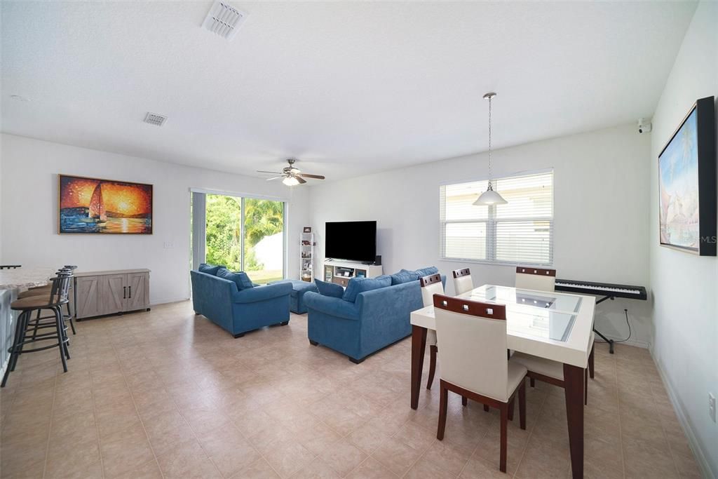 For Sale: $319,000 (3 beds, 2 baths, 1465 Square Feet)