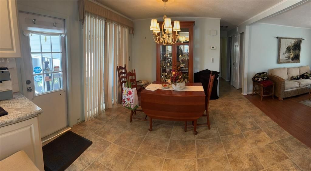 На продажу: $180,000 (2 спален, 2 ванн, 936 Квадратных фут)