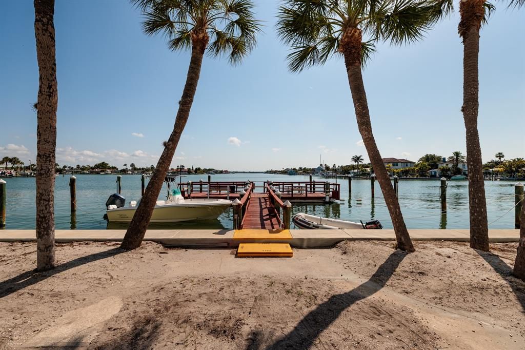 For Sale: $399,000 (2 beds, 2 baths, 1425 Square Feet)