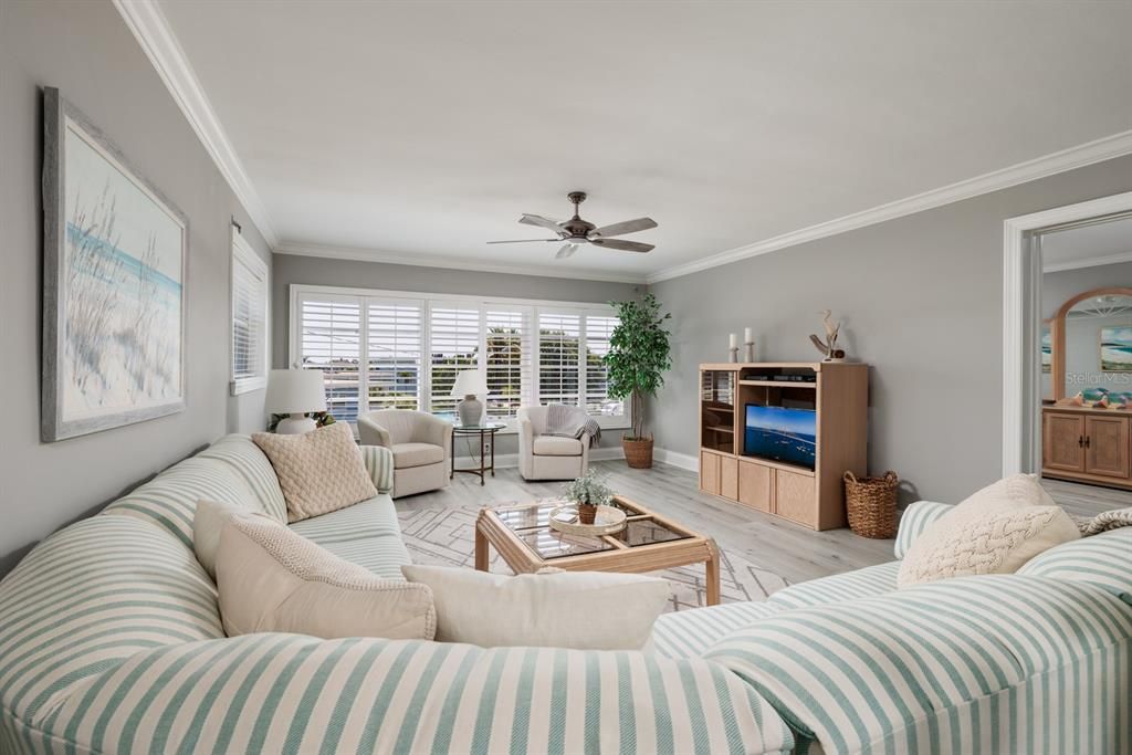 For Sale: $399,000 (2 beds, 2 baths, 1425 Square Feet)