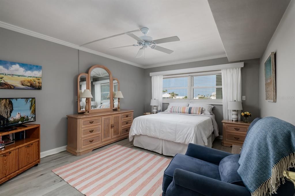 For Sale: $399,000 (2 beds, 2 baths, 1425 Square Feet)