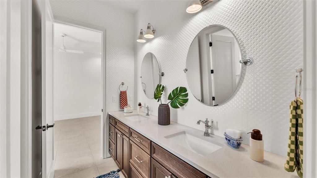 待售: $1,700,000 (5 贝兹, 4 浴室, 3557 平方英尺)