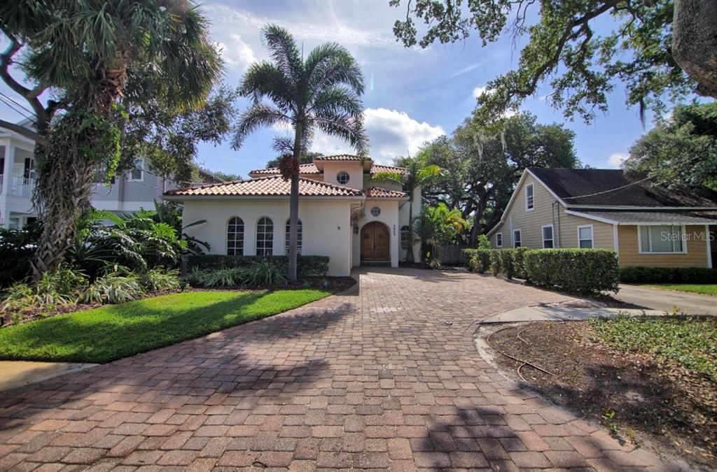 Recently Rented: $6,400 (4 beds, 2 baths, 2844 Square Feet)