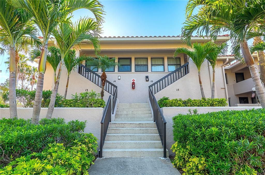 Недавно продано: $325,000 (2 спален, 2 ванн, 1065 Квадратных фут)