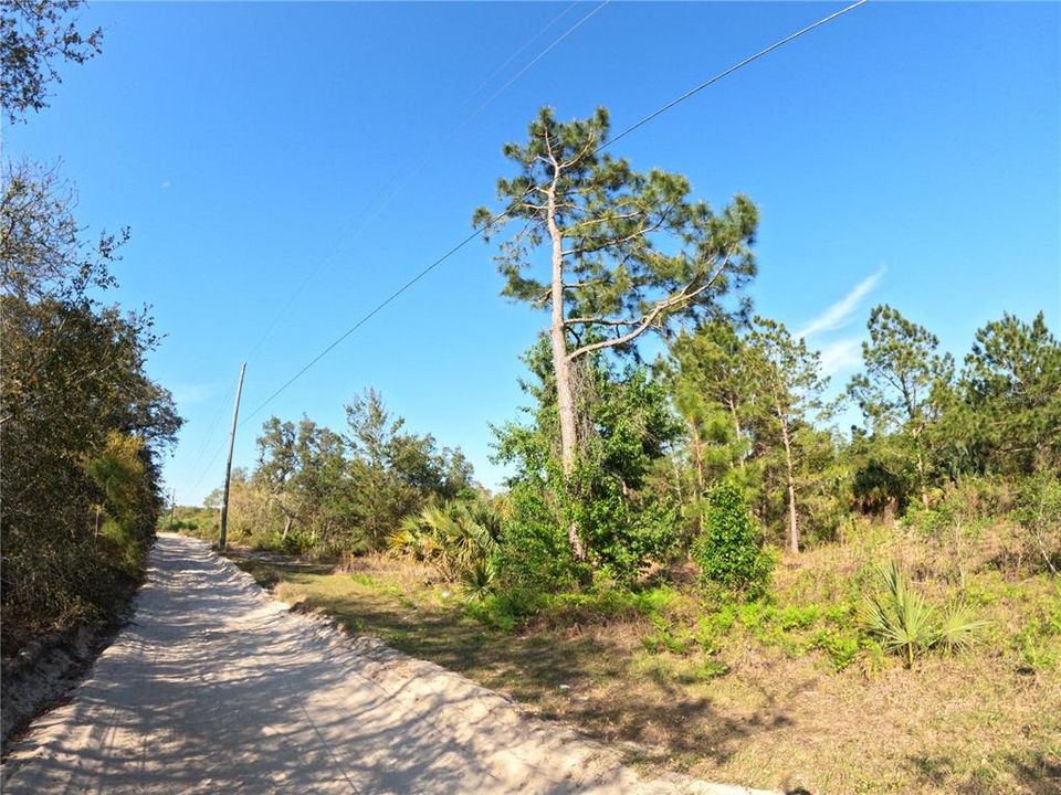 На продажу: $39,000 (2.45 acres)