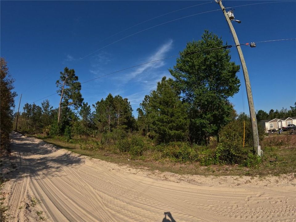 На продажу: $39,000 (2.45 acres)