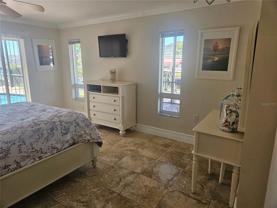 待售: $980,000 (4 贝兹, 4 浴室, 2647 平方英尺)