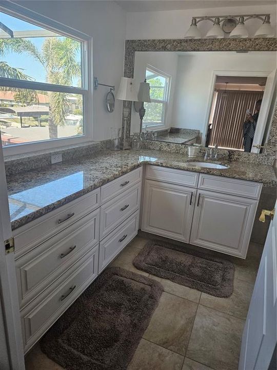 待售: $980,000 (4 贝兹, 4 浴室, 2647 平方英尺)