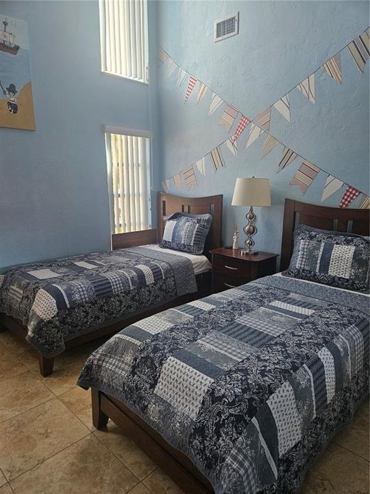 待售: $980,000 (4 贝兹, 4 浴室, 2647 平方英尺)